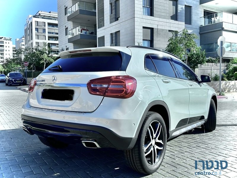 2017' Mercedes-Benz GLA מרצדס photo #3