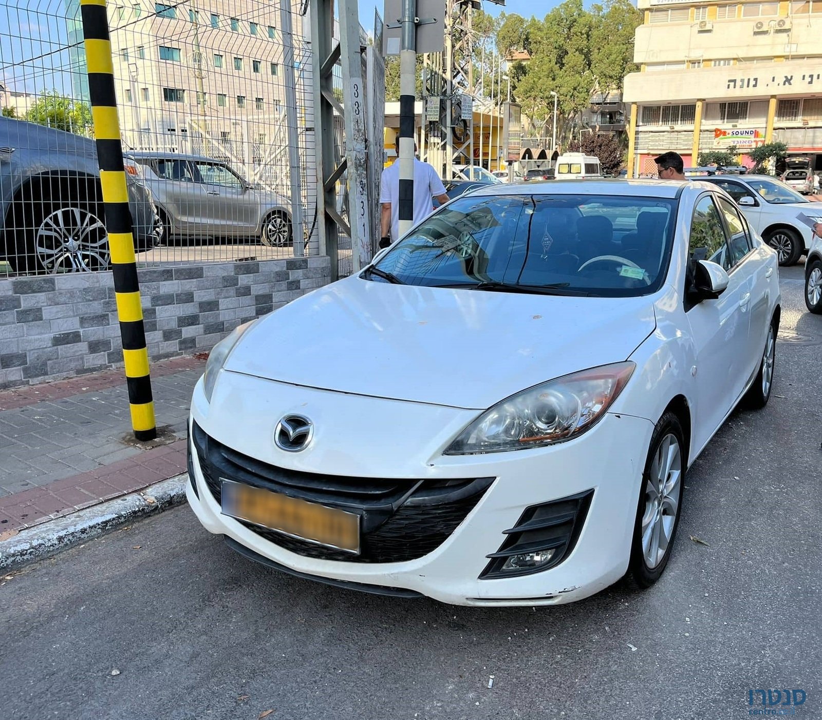 2009' Mazda 3 photo #1