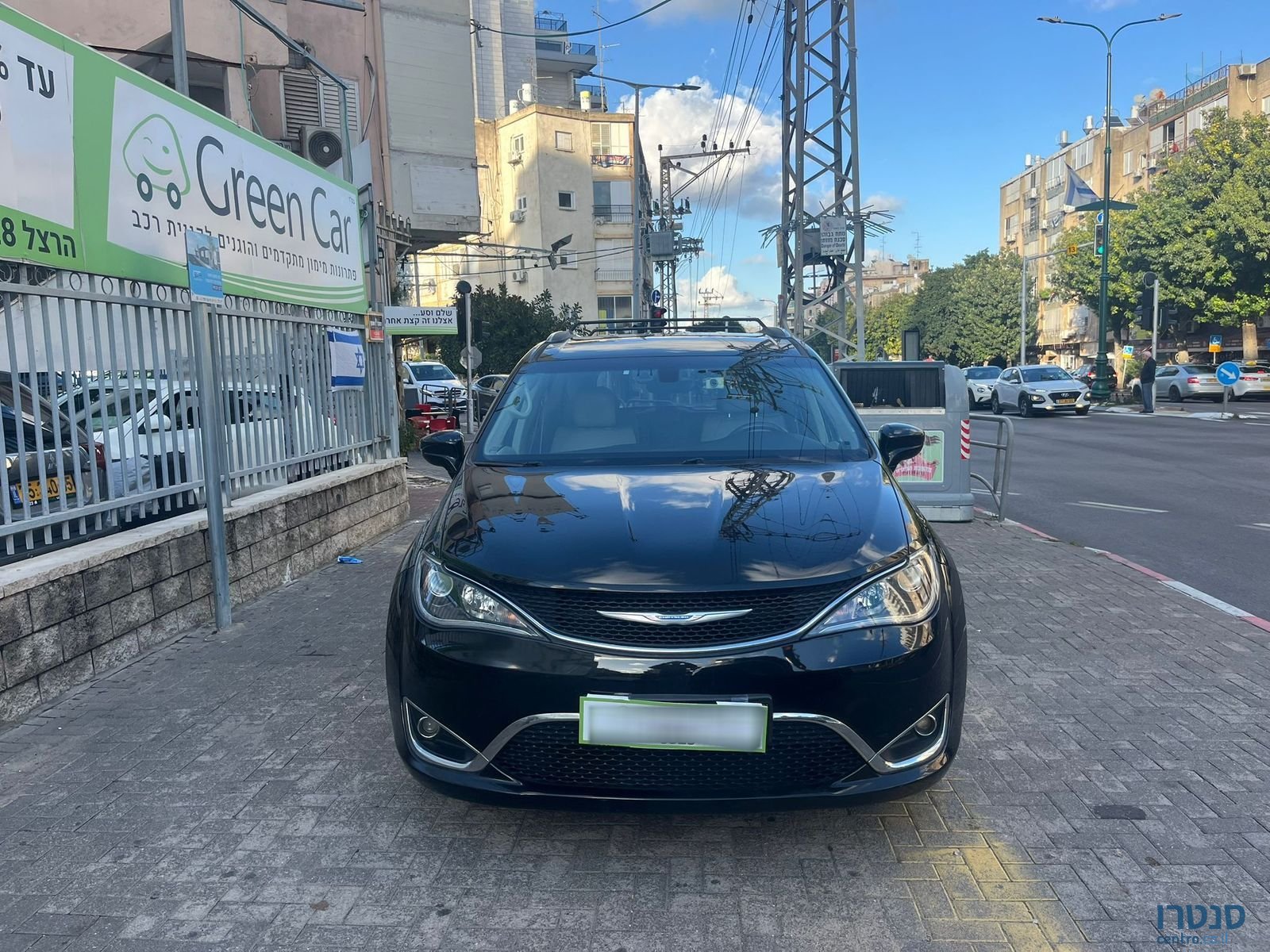 2018' Chrysler Pacifica photo #3