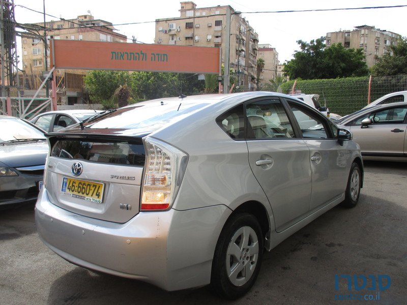 2013' Toyota Prius photo #2