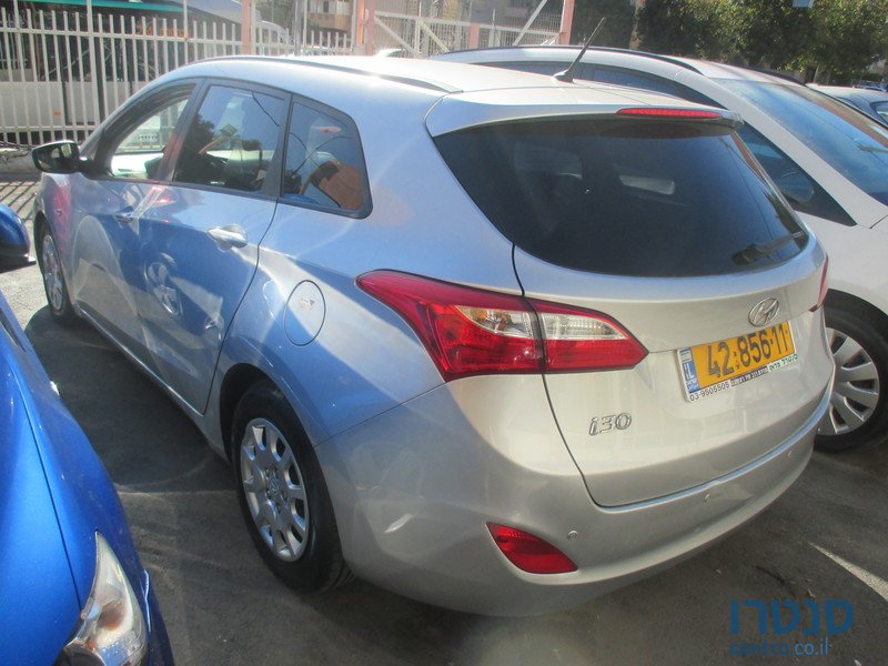 2013' Hyundai i30 photo #2