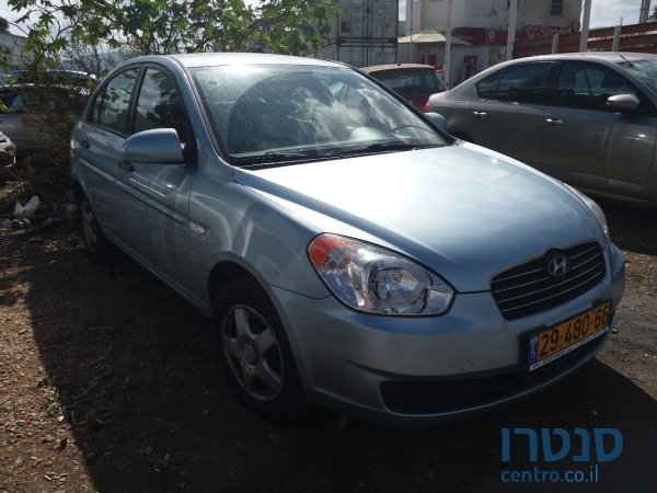 2009' Hyundai Accent photo #2