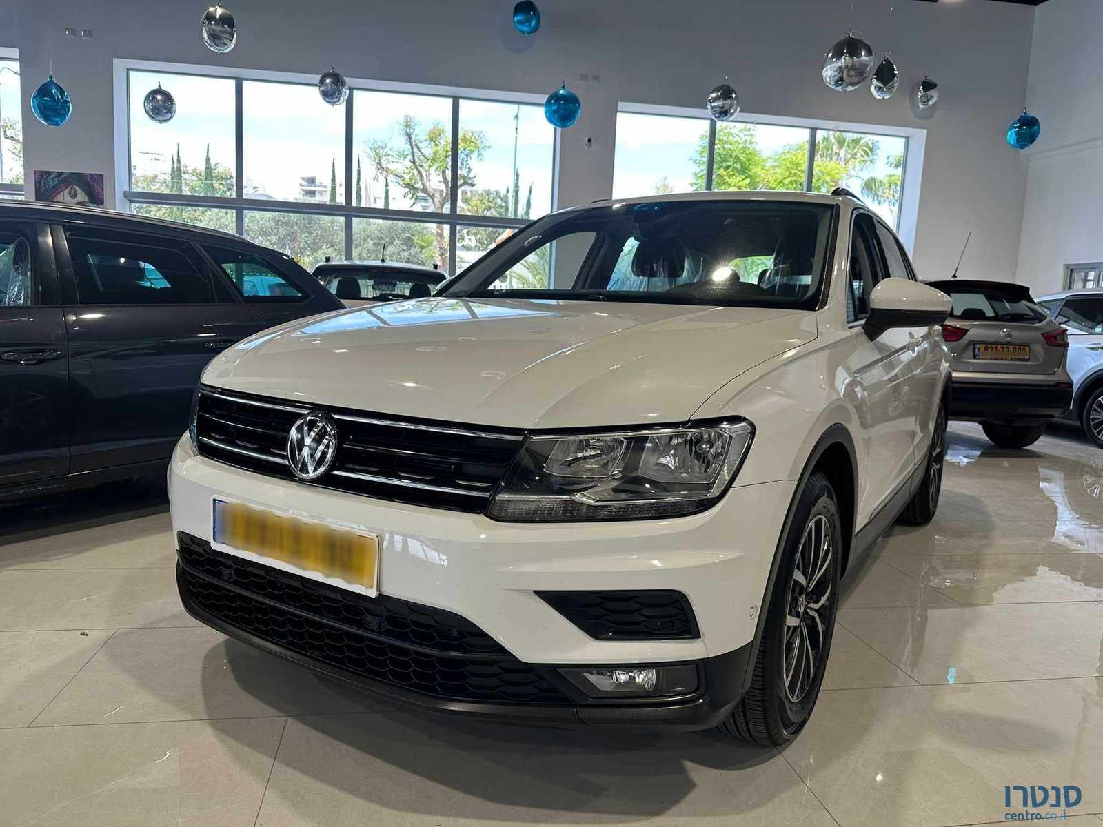 2020' Volkswagen Tiguan photo #1