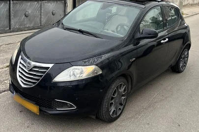 2014' Lancia Ypsilon לנצ'יה אפסילון