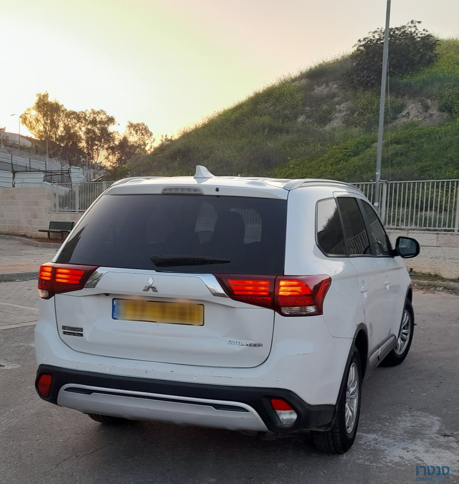 2019' Mitsubishi Outlander photo #6
