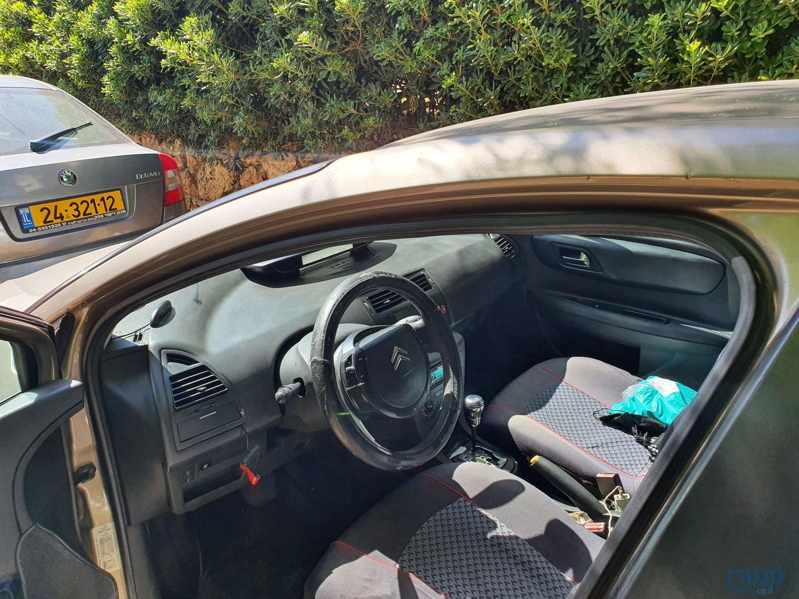 2011' Citroen C4 photo #5