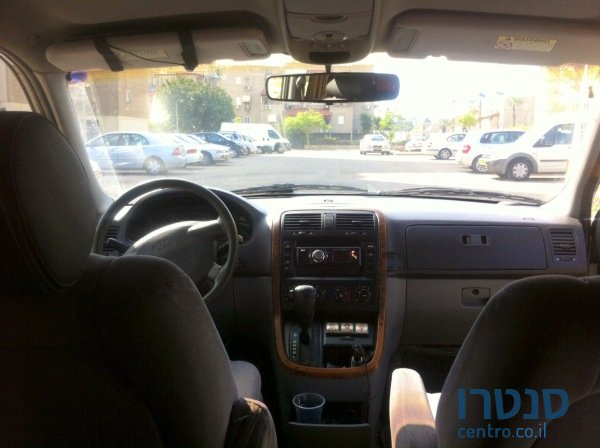2002' Kia Carnival photo #3