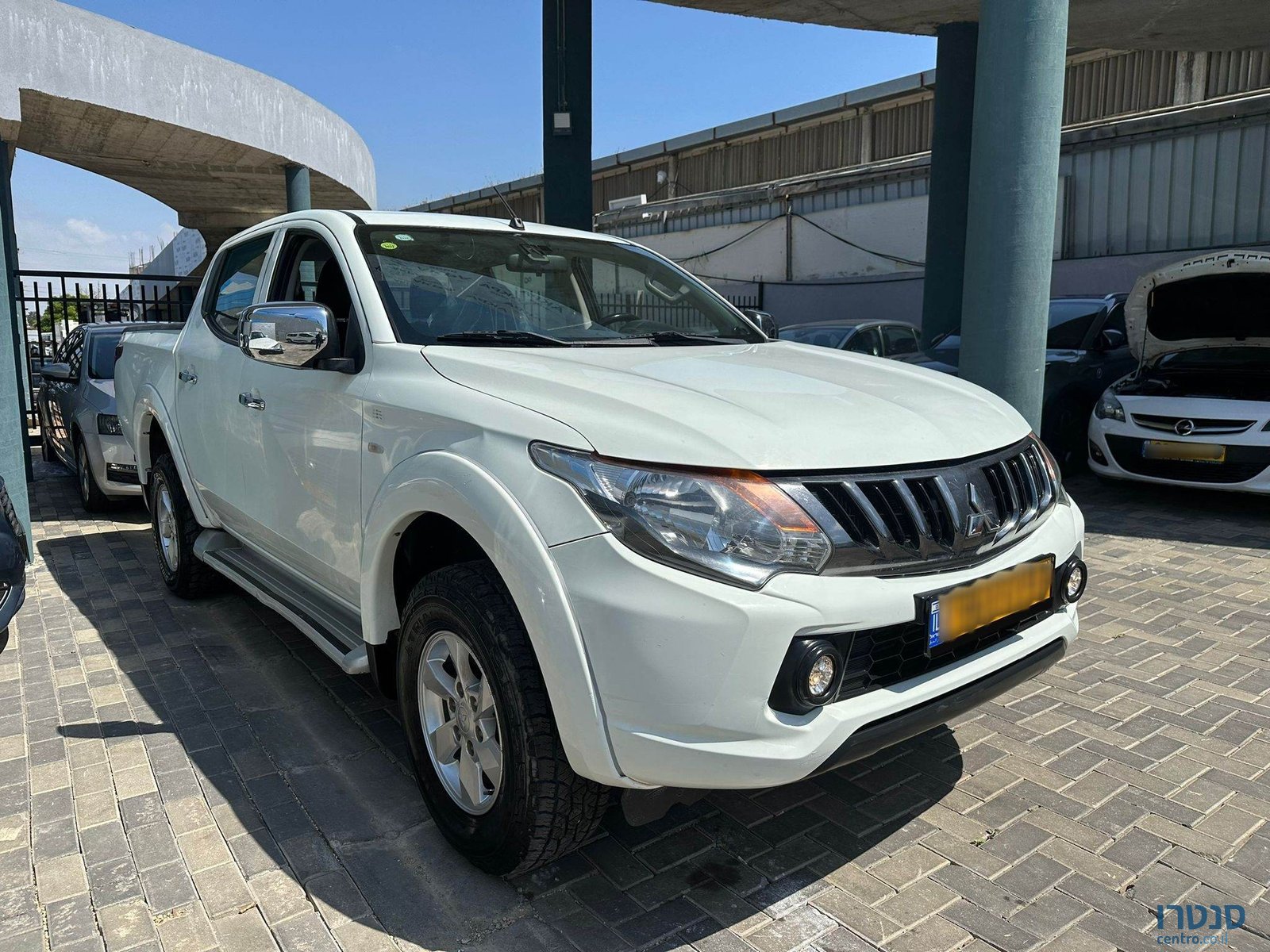 2019' Mitsubishi Triton photo #2