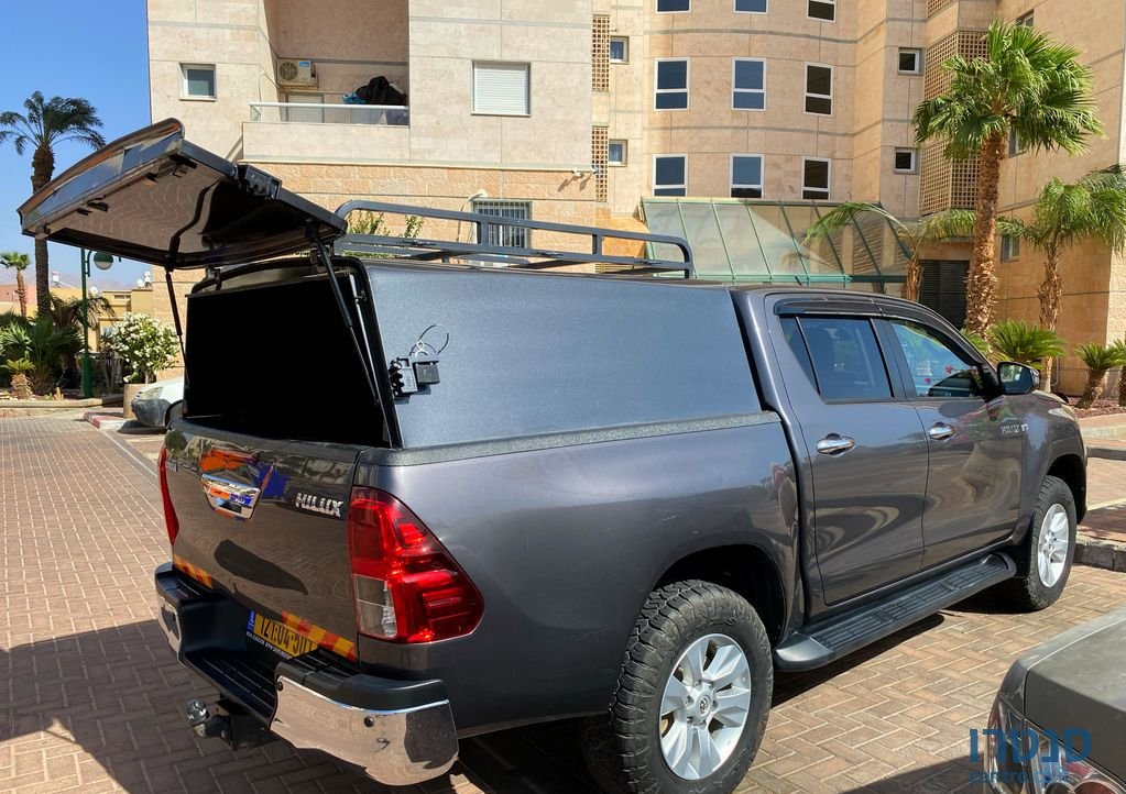 2018' Toyota Hilux טויוטה היילקס photo #2