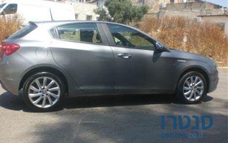 2015' Alfa Romeo Giulietta photo #1