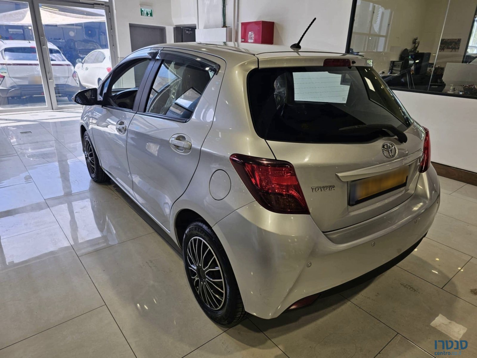 2016' Toyota Yaris photo #4