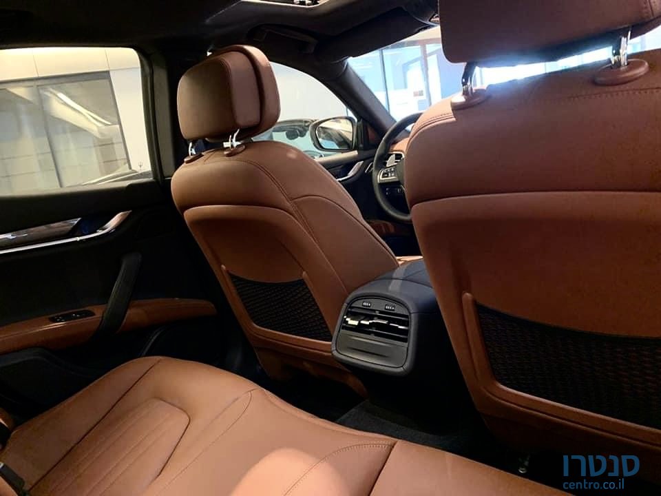 2021' Maserati Levante photo #5