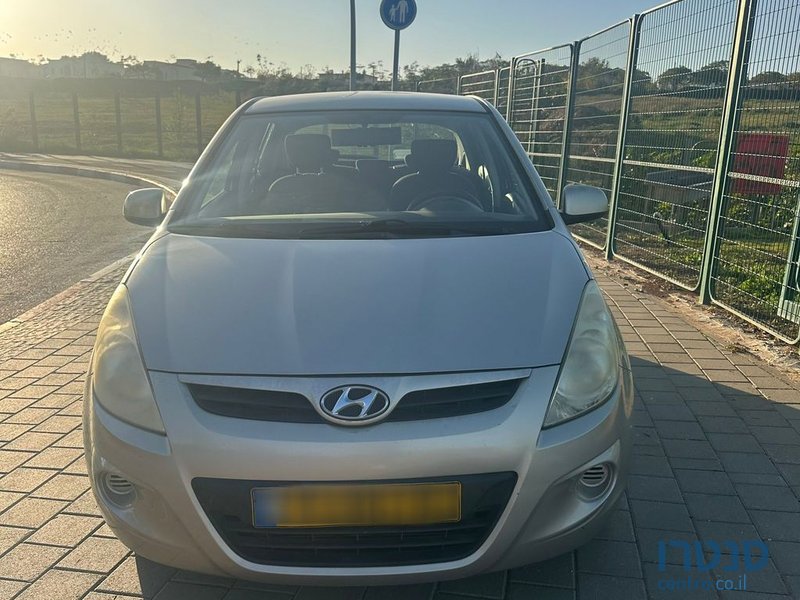 2012' Hyundai i20 יונדאי photo #3