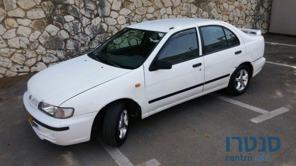 2000' Nissan Almera photo #1