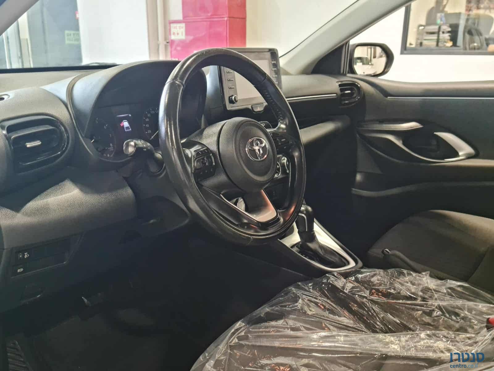2021' Toyota Yaris photo #6