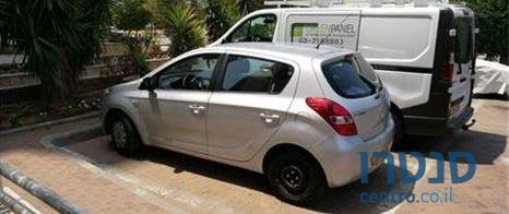 2010' Hyundai i20 יונדאי photo #2