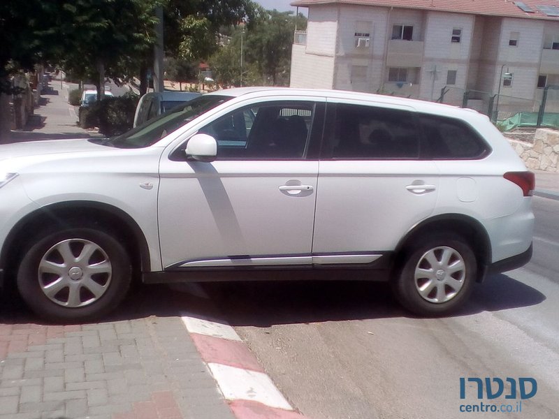 2015' Mitsubishi Outlander photo #1