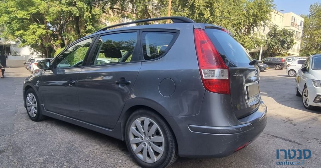 2011' Hyundai i30 יונדאי photo #3