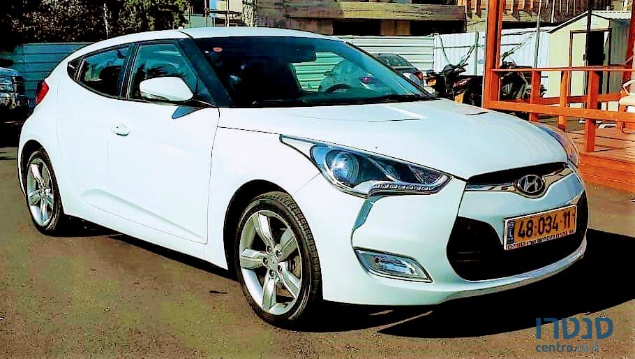 2013' Hyundai Veloster photo #2