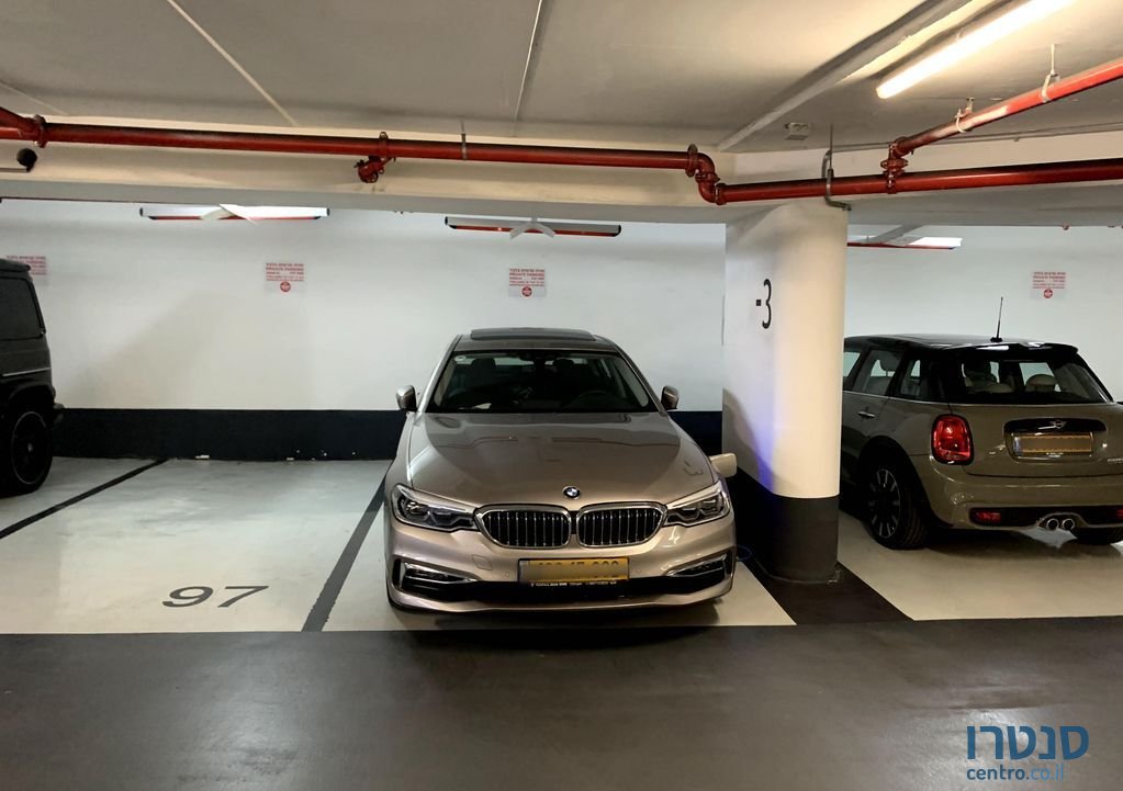 2020' BMW 5 Series ב.מ.וו סדרה 5 photo #2