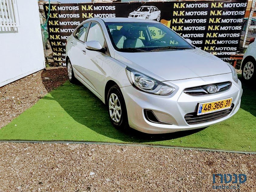 2014' Hyundai i25 photo #2