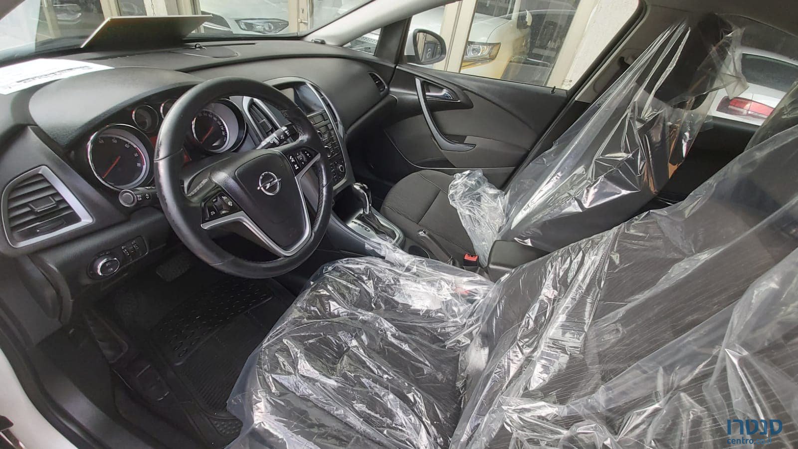 2016' Opel Astra photo #3