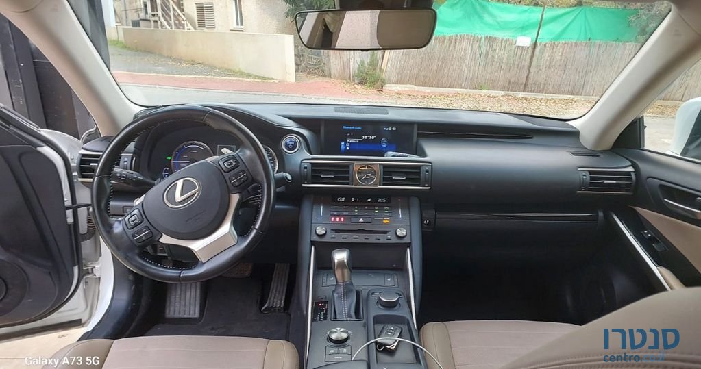 2020' Lexus IS לקסוס photo #2