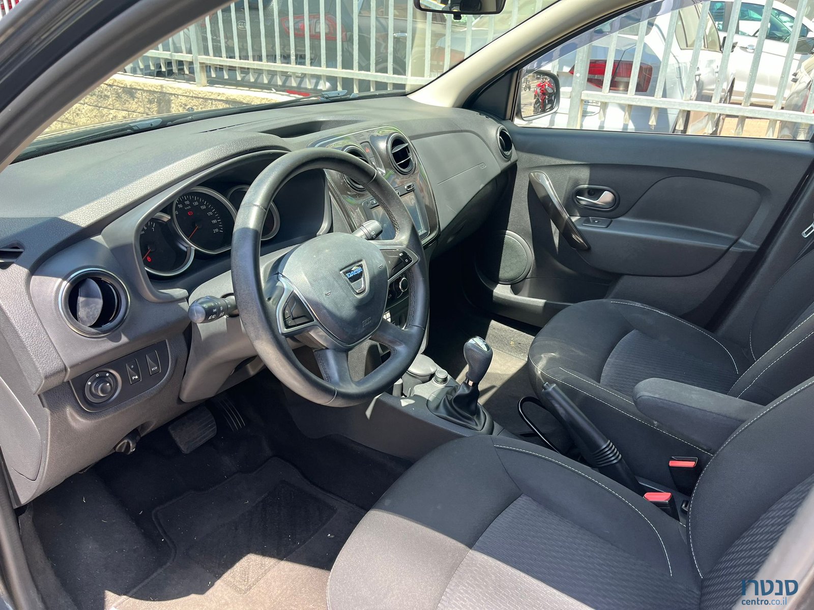 2020' Dacia Logan photo #2