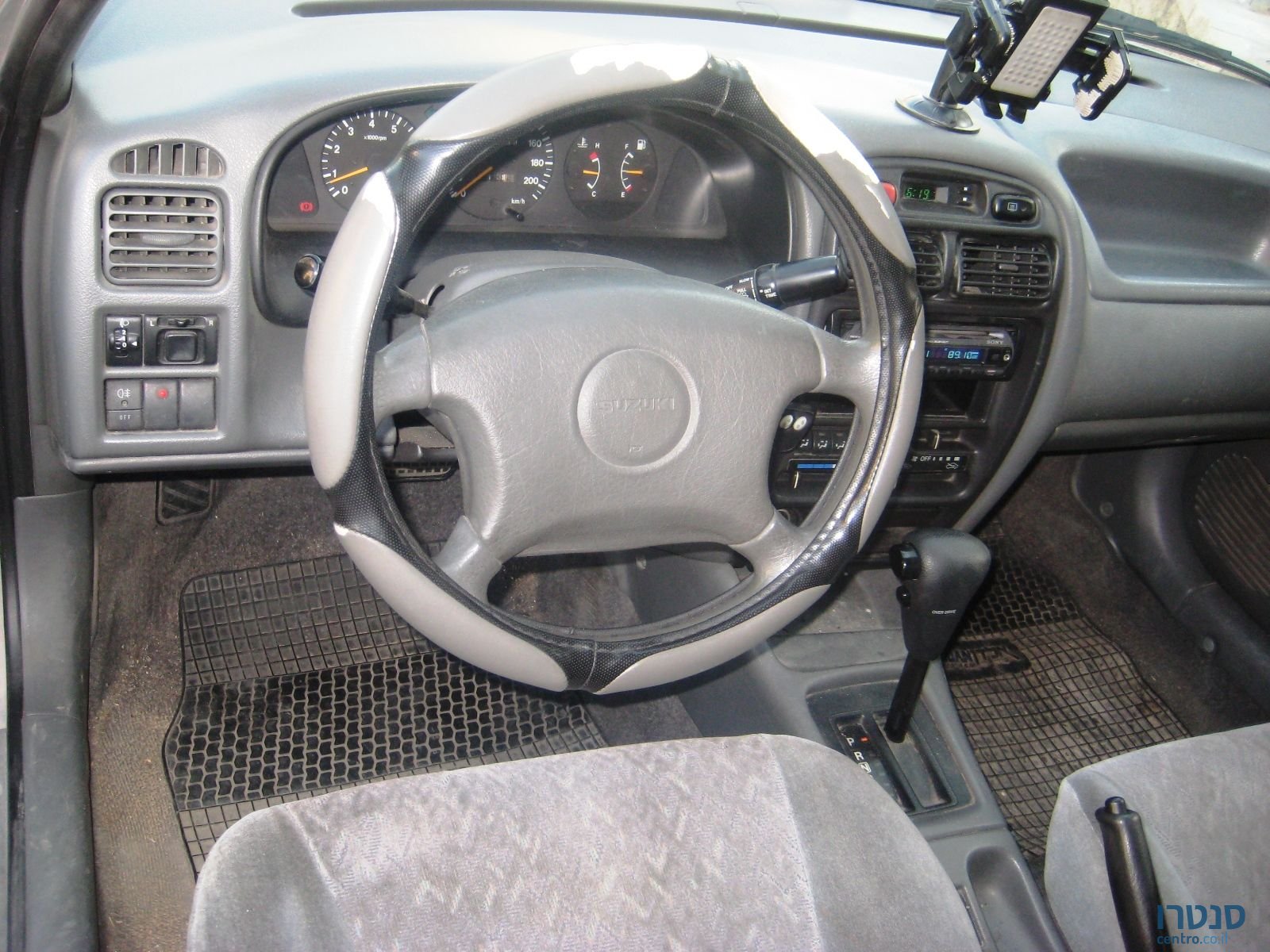 2002' Suzuki Baleno photo #5