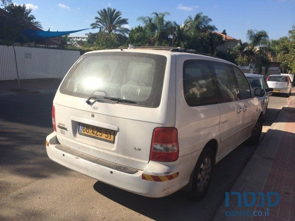2004' Kia Carnival photo #3