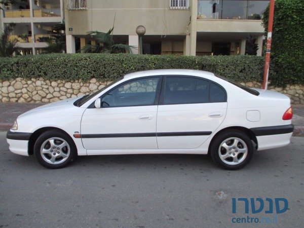 2003' Toyota Avensis photo #1