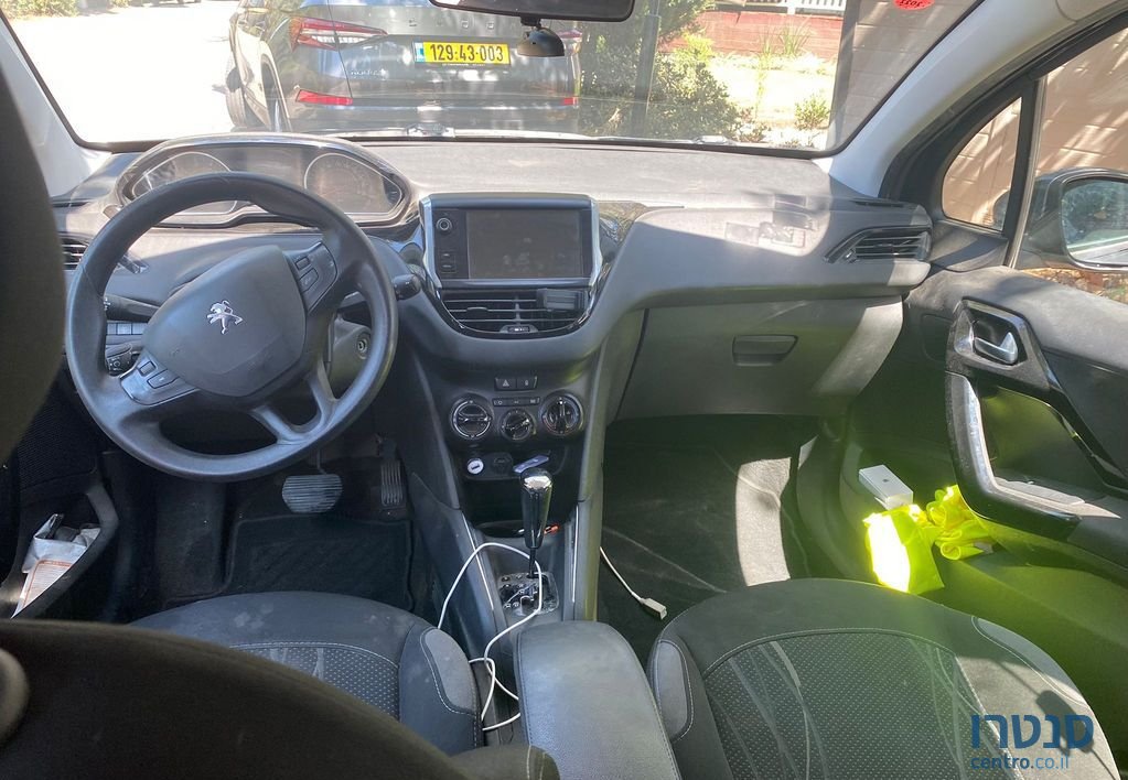 2015' Peugeot 208 פיג'ו photo #3
