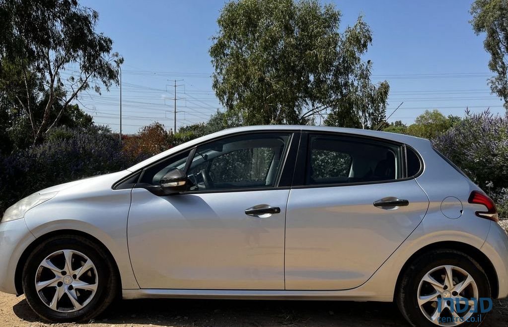 2017' Peugeot 208 פיג'ו photo #4