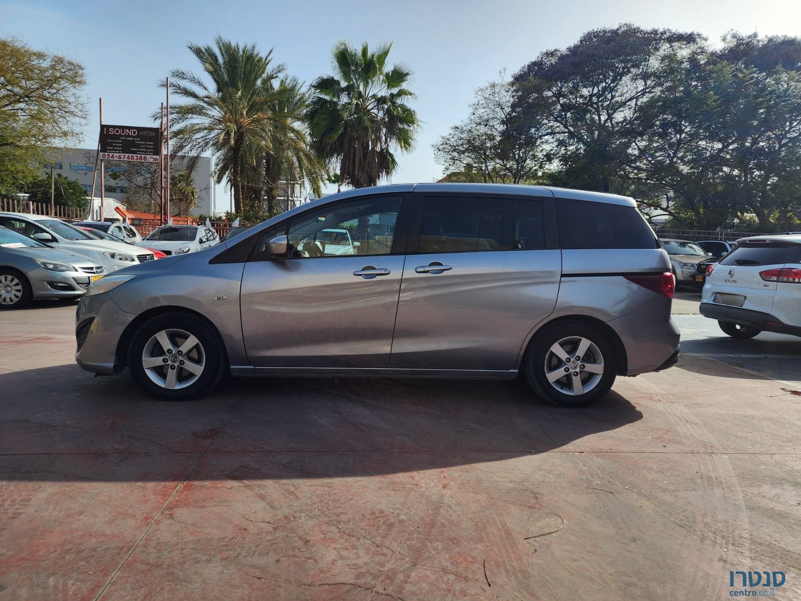 2011' Mazda 5 photo #5