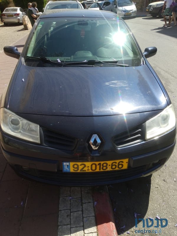 2008' Renault Megane photo #5