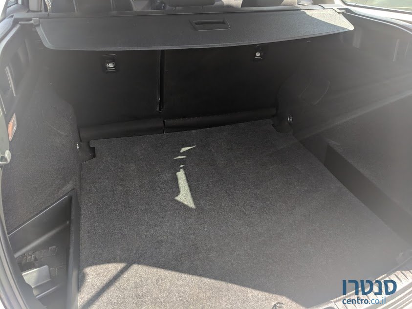 2015' Toyota Auris photo #3