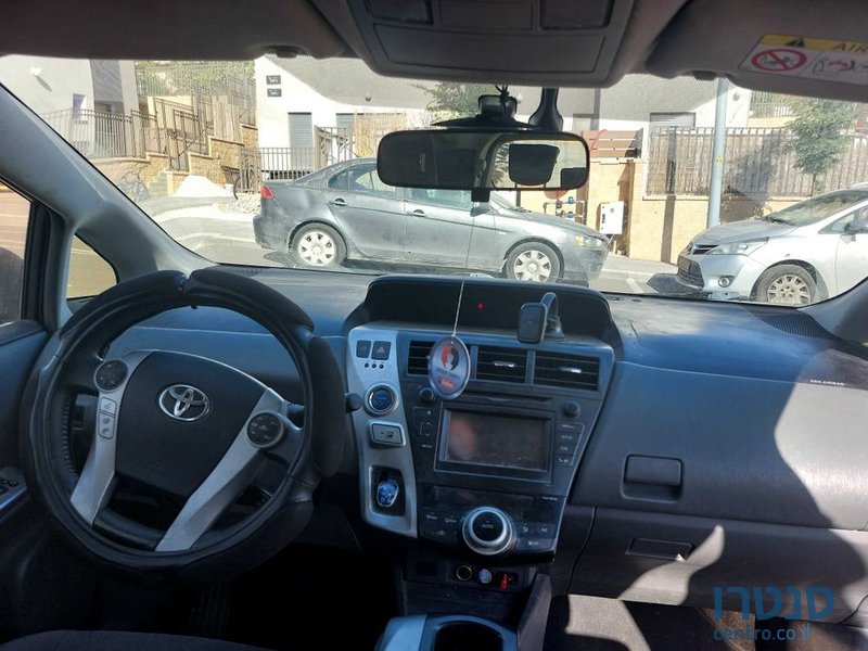 2014' Toyota Prius טויוטה פריוס photo #2