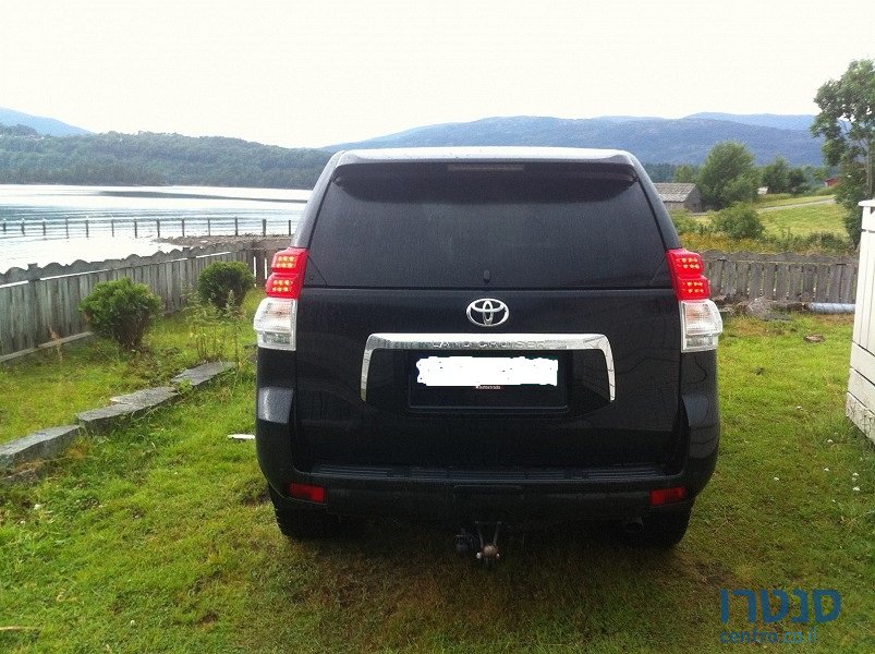 2011' Toyota Land Cruiser photo #2