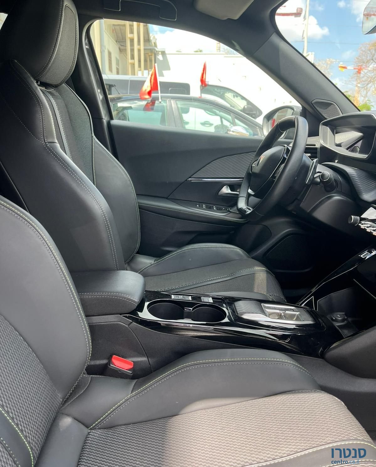 2024' Peugeot 2008 פיג'ו photo #5