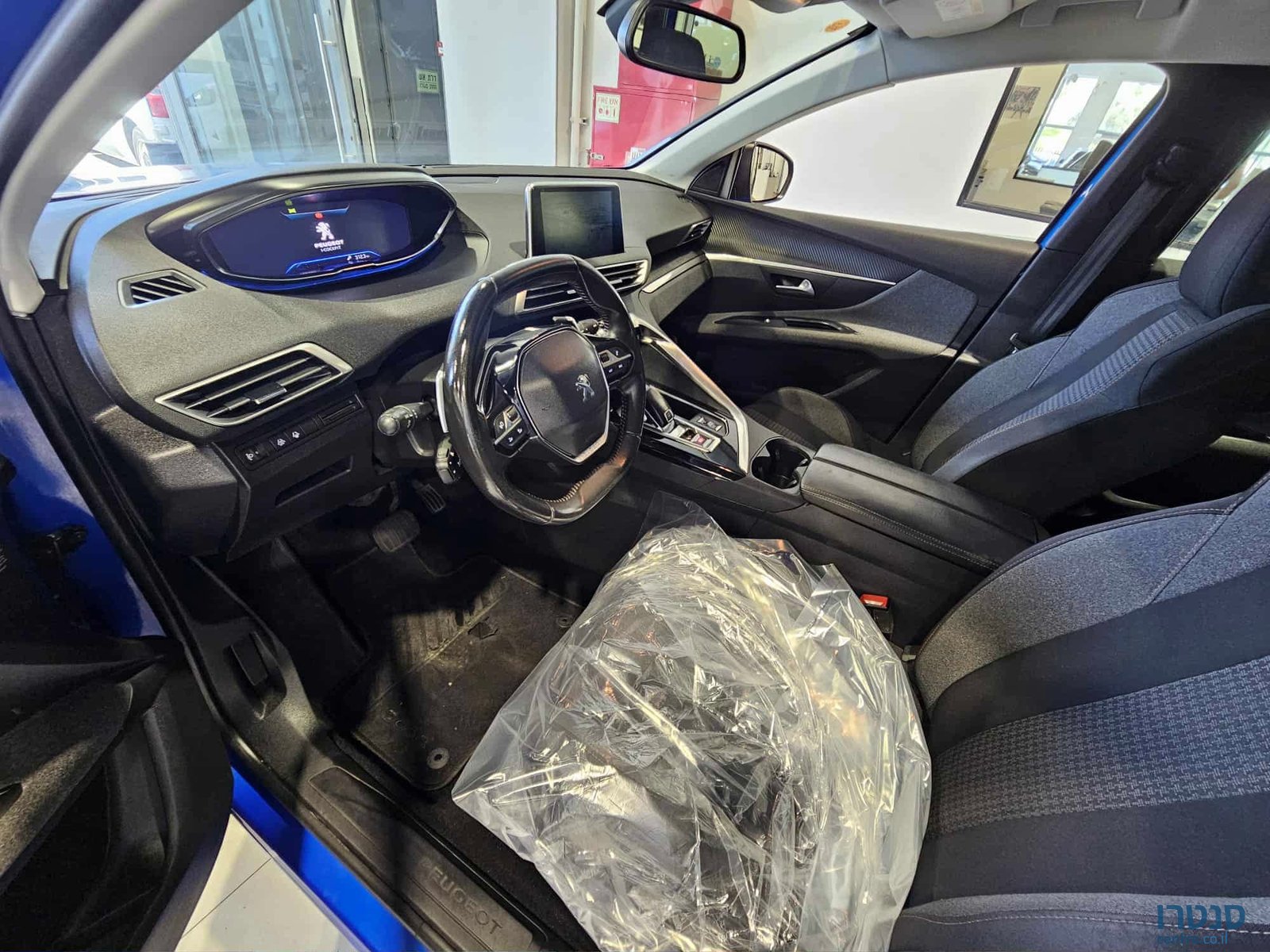 2022' Peugeot 3008 photo #6