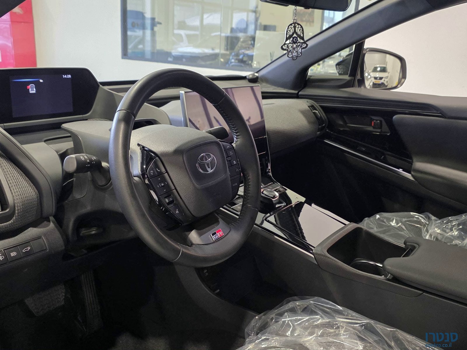 2024' Toyota bZ4X photo #5