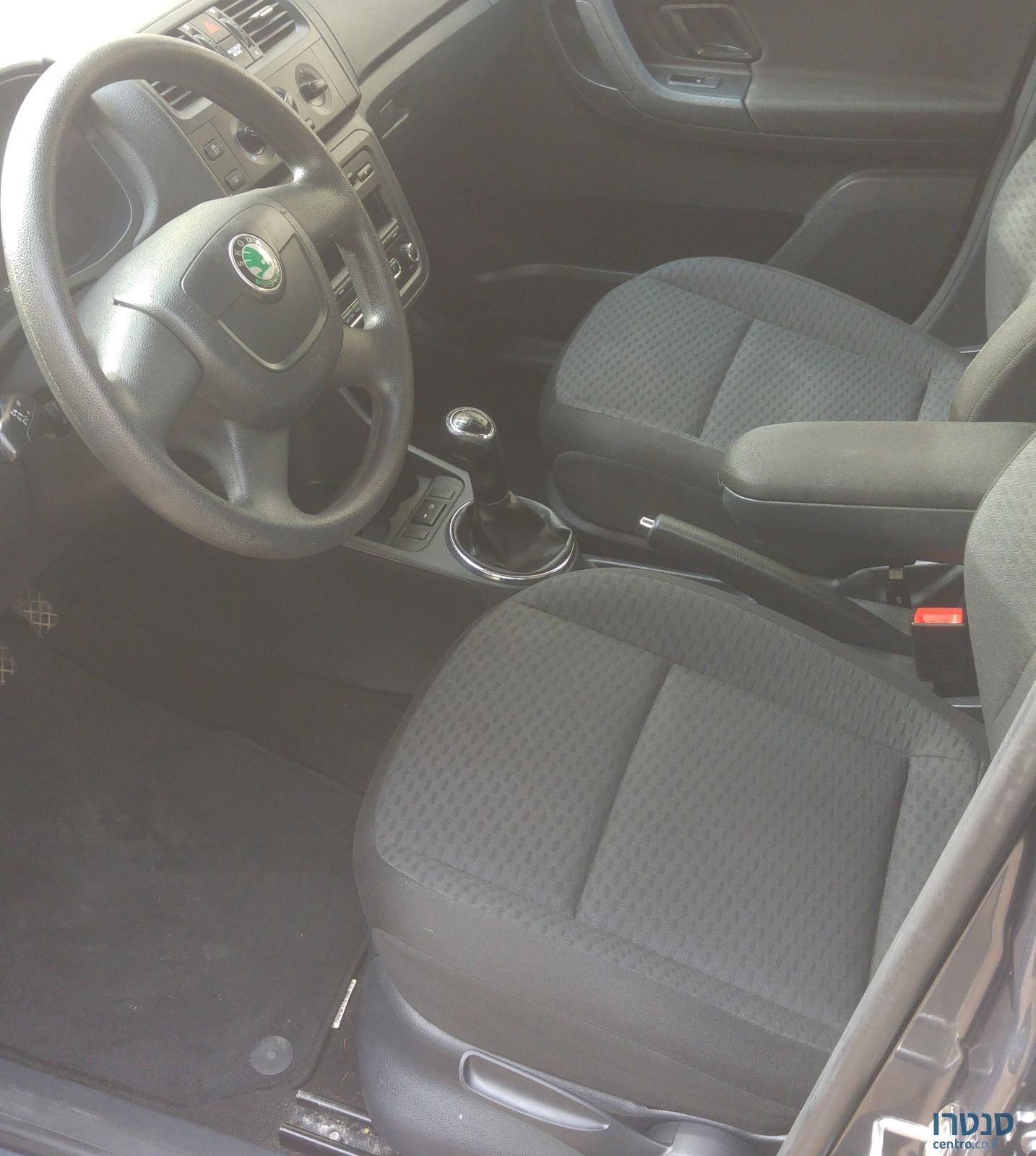 2012' Skoda Fabia photo #2