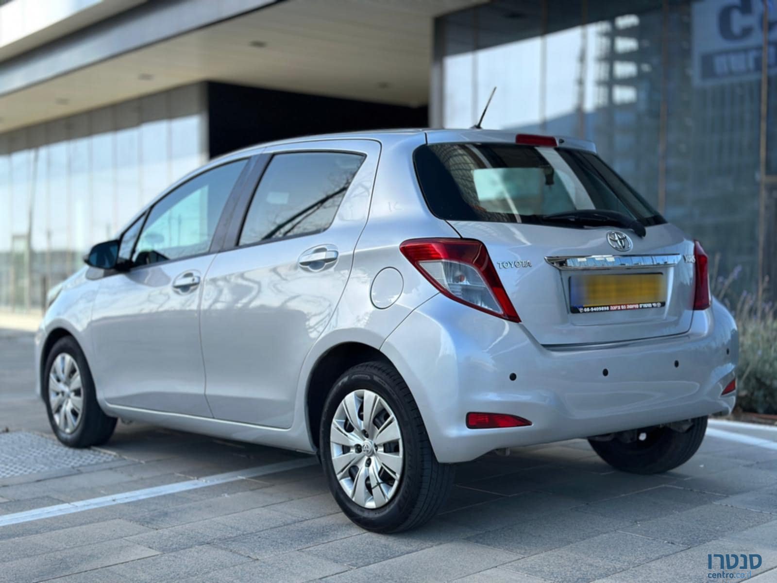 2013' Toyota Yaris photo #5
