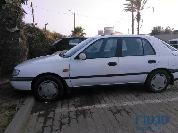 1995' Nissan Sunny photo #1