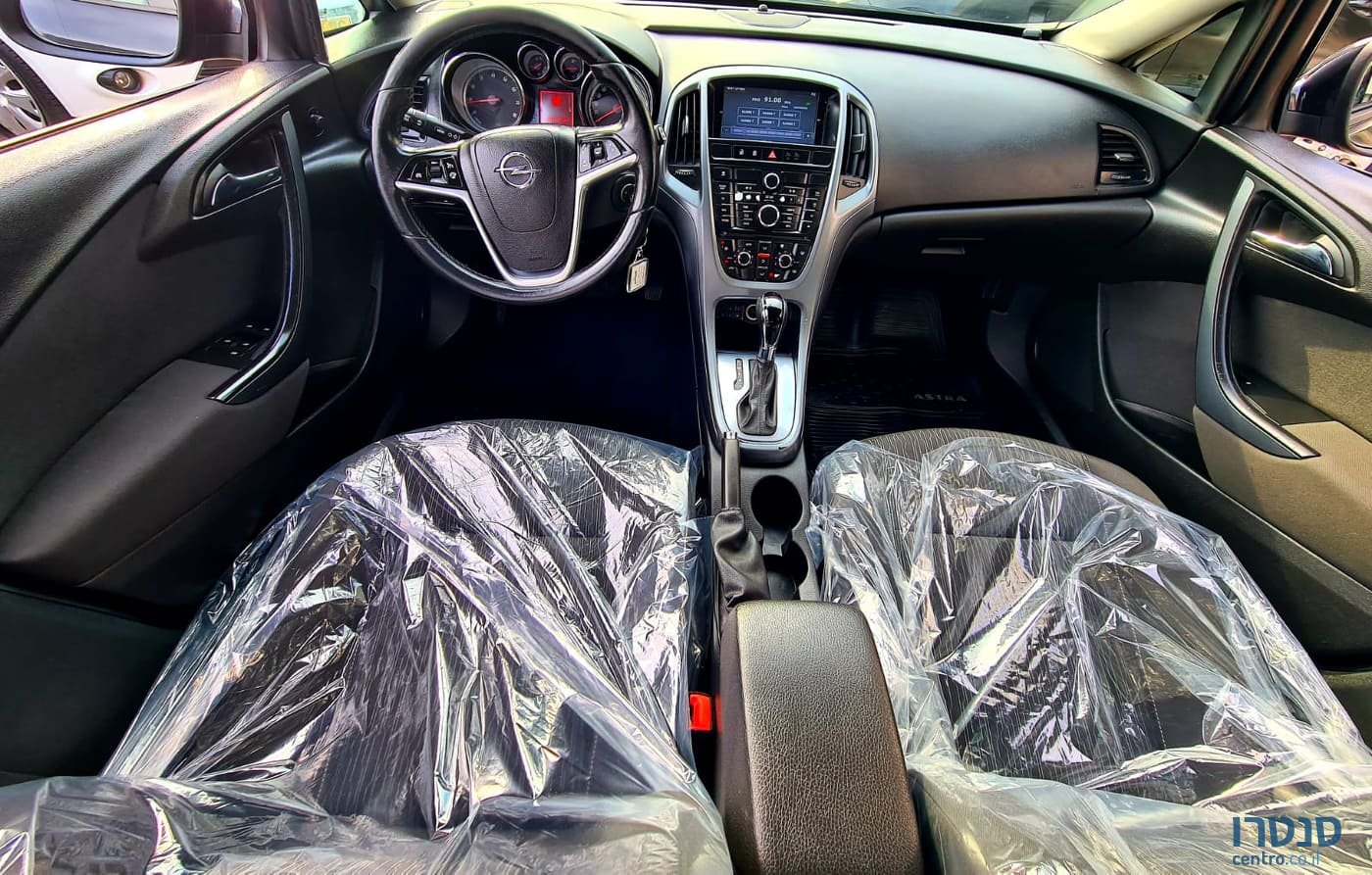 2016' Opel Astra photo #5