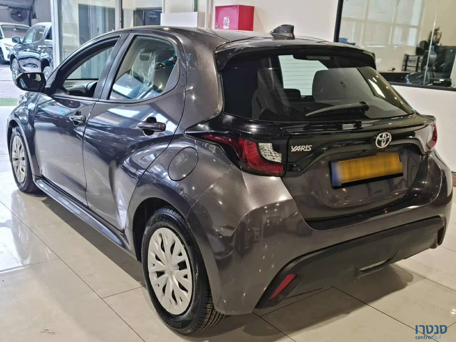 2021' Toyota Yaris photo #5