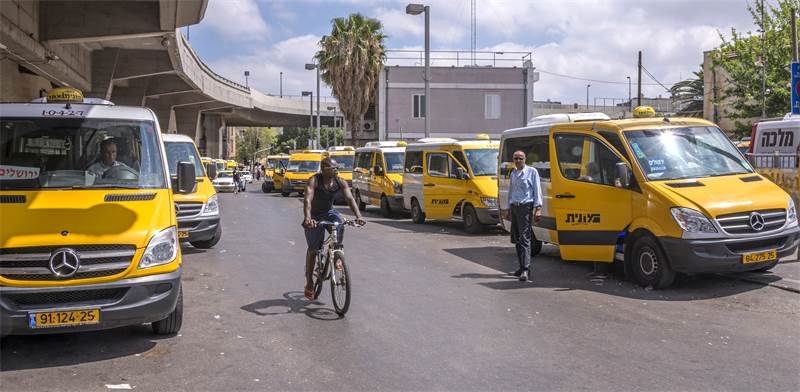 С 1 апреля подорожает проезд в такси и маршрутных такси, за ними – и в общественном транспорте