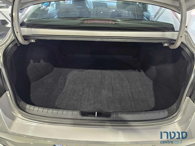 2022' Hyundai Elantra photo #5