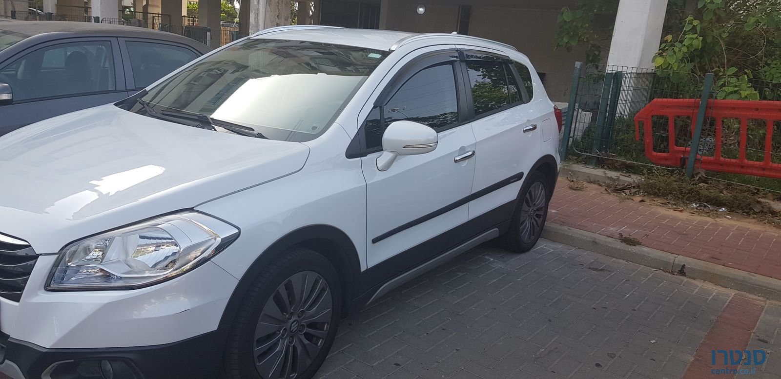 2015' Suzuki SX4 Krossover photo #1