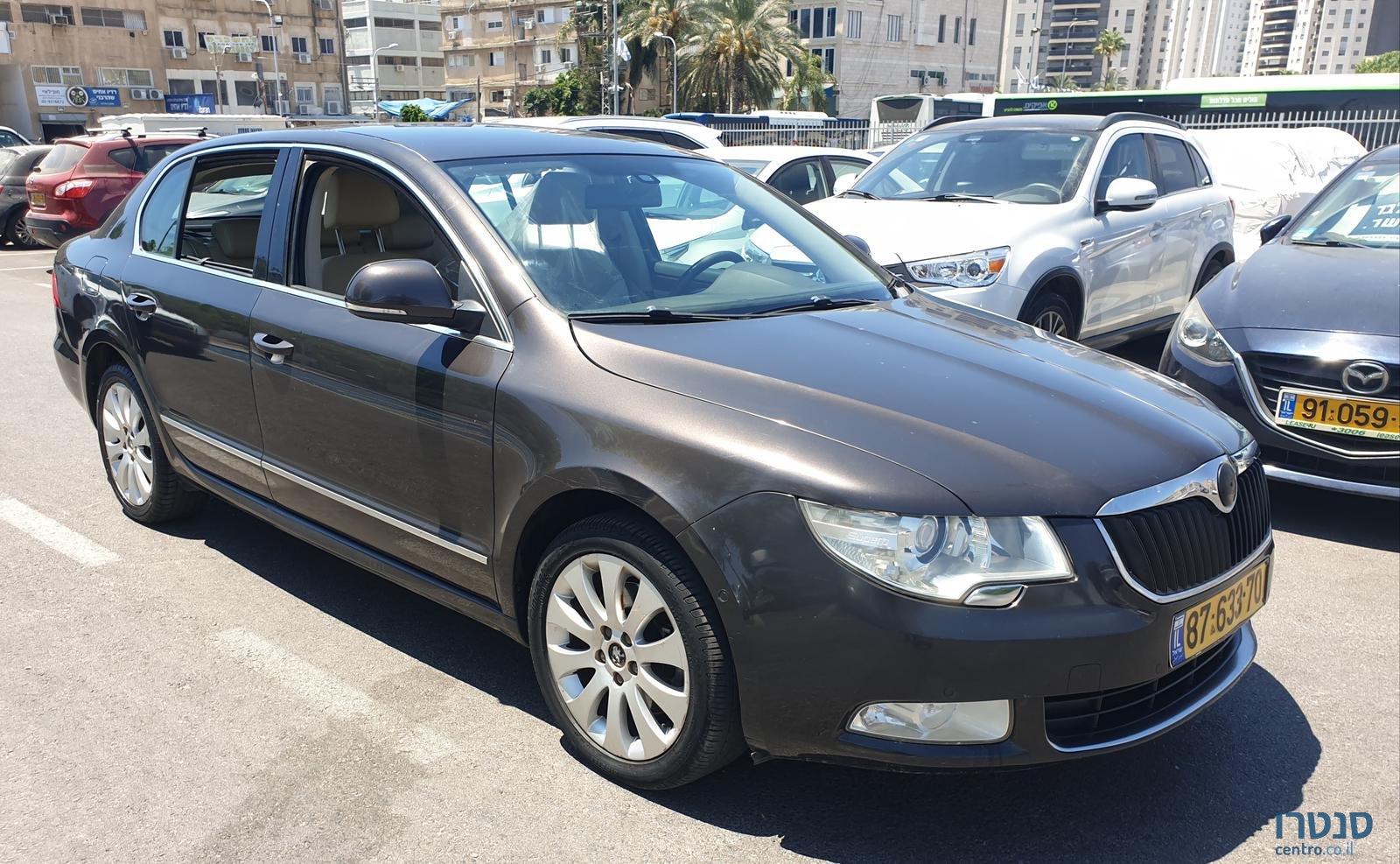 2010' Skoda Superb photo #2